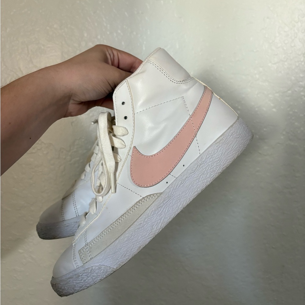 Nike Women's White and Pink Sneakers High Top Blazer